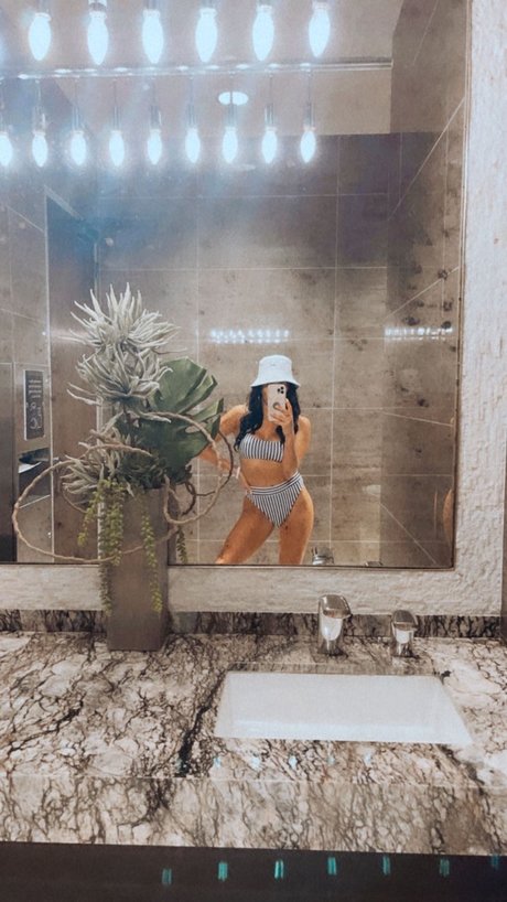 Miss Nicole Cara perfect model img