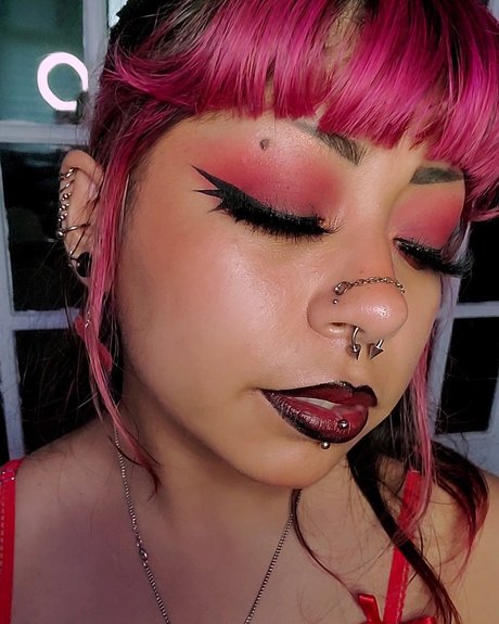 Naomi Cattia model beautiful image