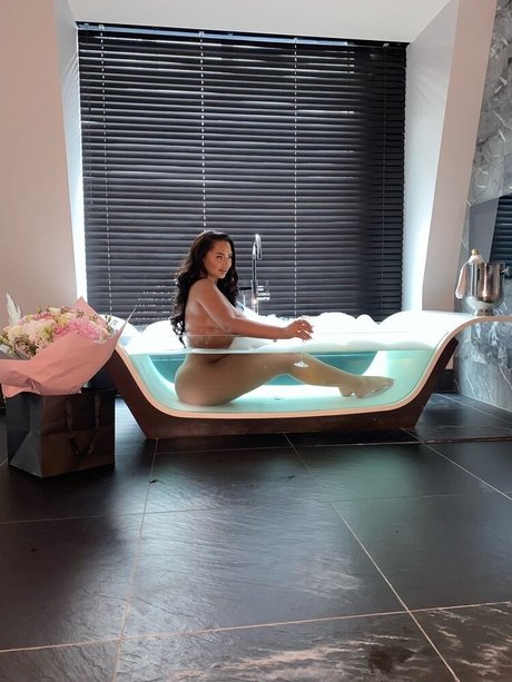 Chanelle McCleary adult model pics