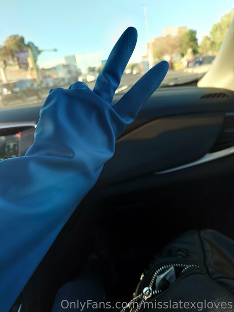 Miss Latex GLoves star perfect pictures