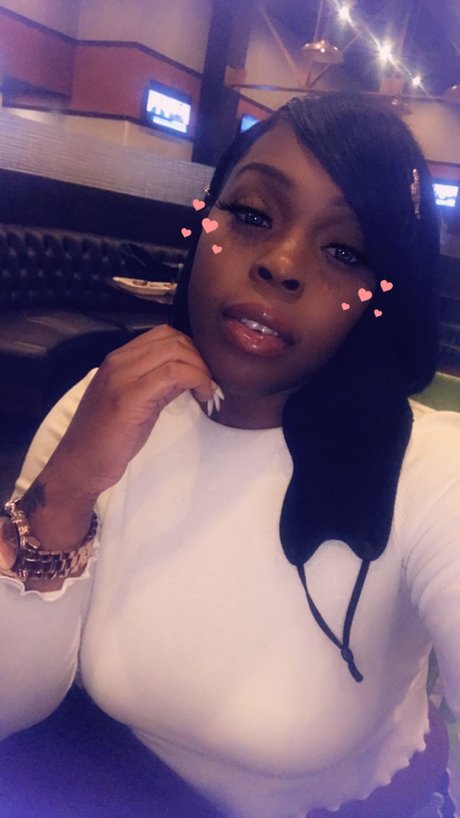 Juicy Jia pretty pornstar img