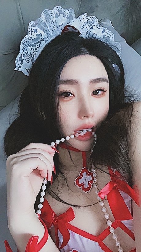 Celine W_ model top photo