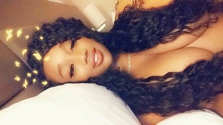 Jazzy Khole hd actress pictures