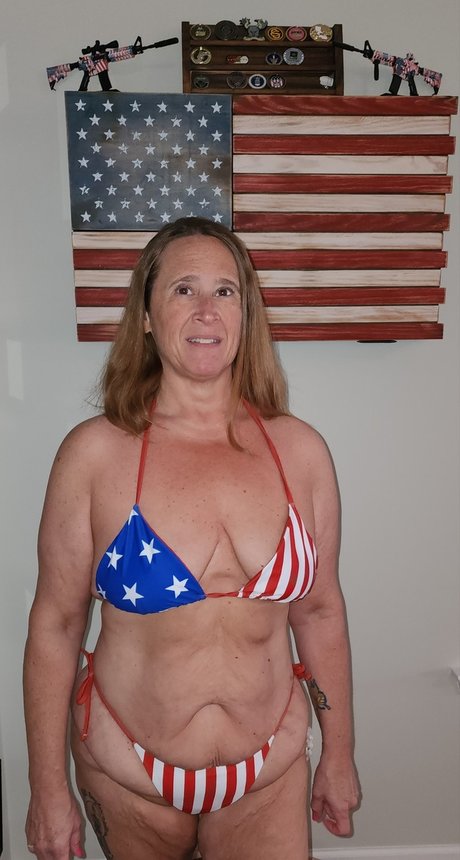 Hostess City Swingerz pretty model photos