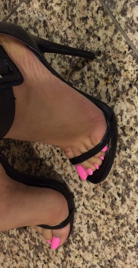 BlondeinStilettoHeelsOnly model best image