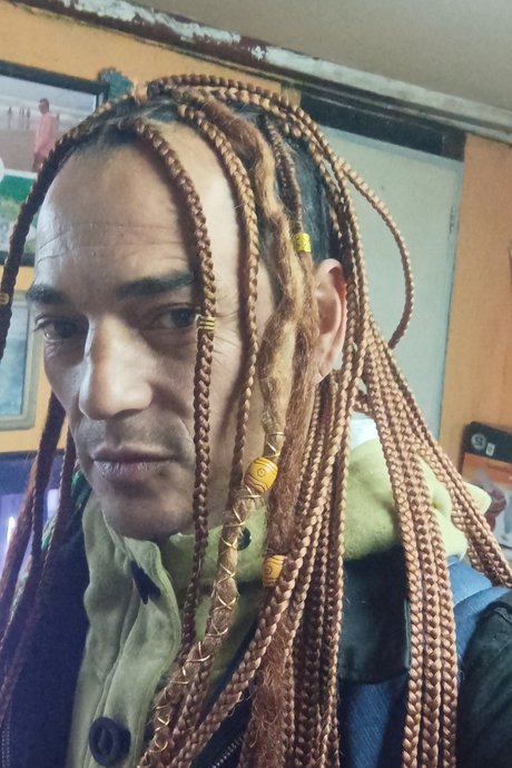 Isra Oliva art star pic