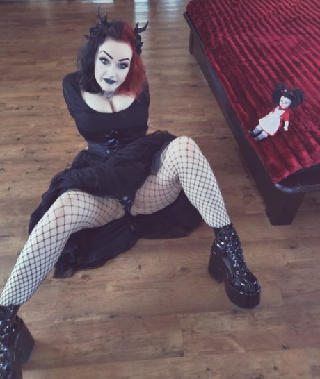 Jezebel Addams perfect model pic