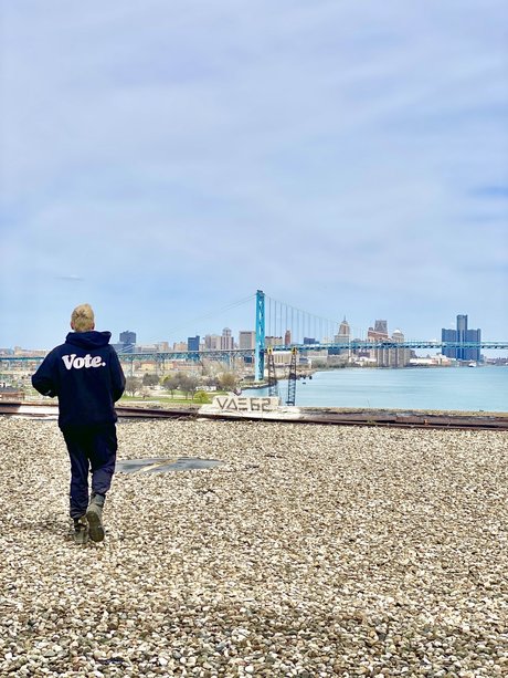 MCM Entertainment model pretty img