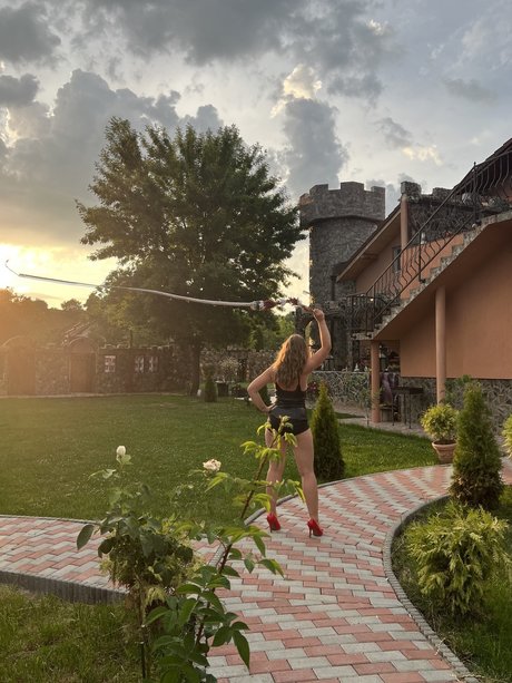 Mistress Zeida pornstar naked pic