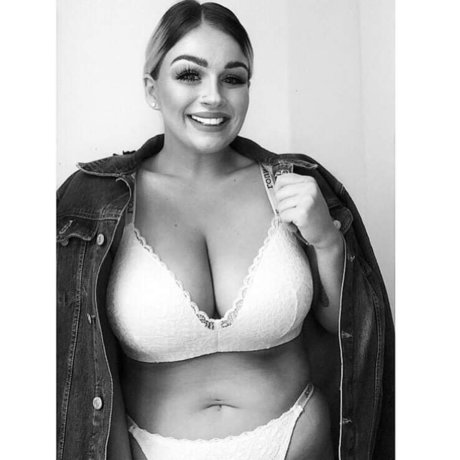 ARROW_ naked actress img