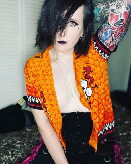 Willow Faye nude star archive