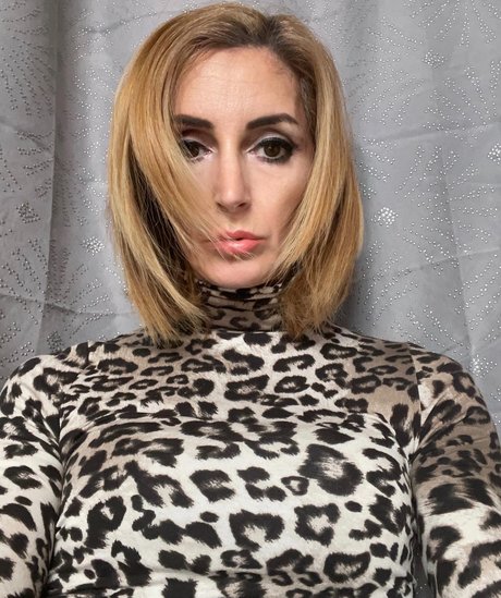 Parisien Model pornographic star pics