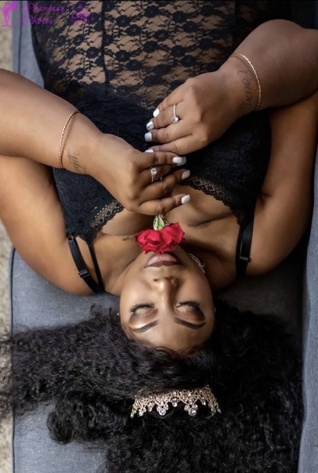 MochaGoddess hot model image