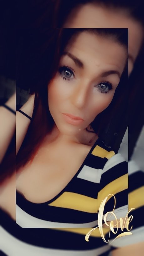 M Zz R3D hot actress galleries