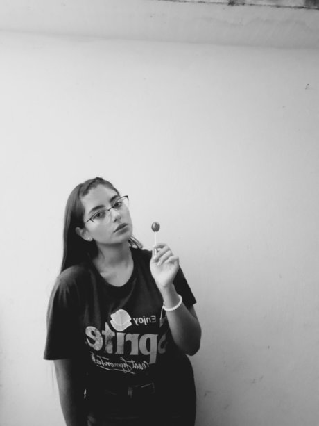 IluminatiQueen model top img