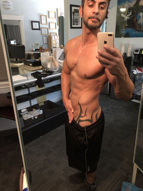 TRAVELING TATTOO ARTIST sexy star images