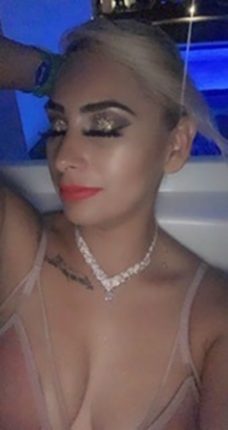 Karla Star sexy pornstar galleries