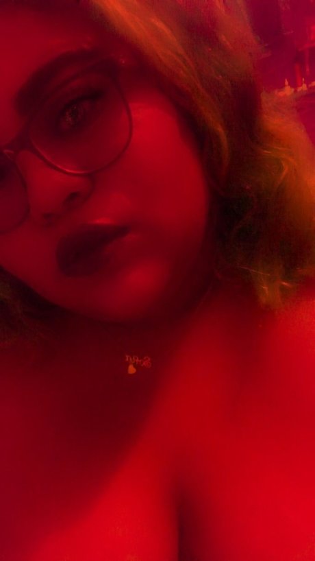 Sof model art picture