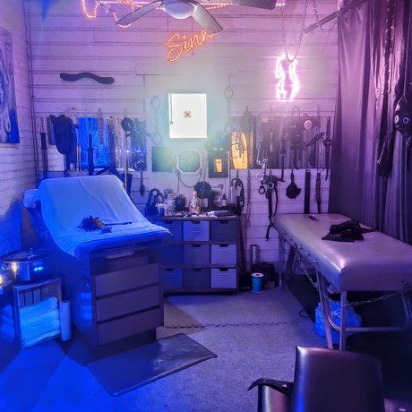 Mistress Sinn model best image