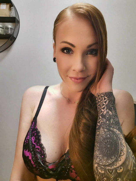 Mistress Pia hd pornstar pic