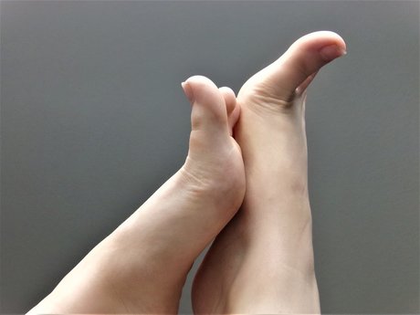 Her Toes porn star img