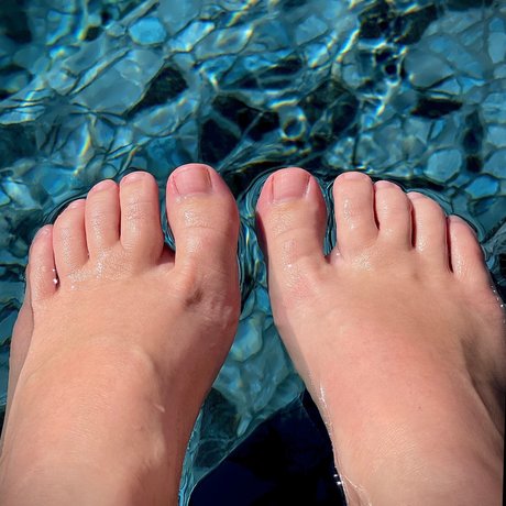 HoneyToes erotic star gallery