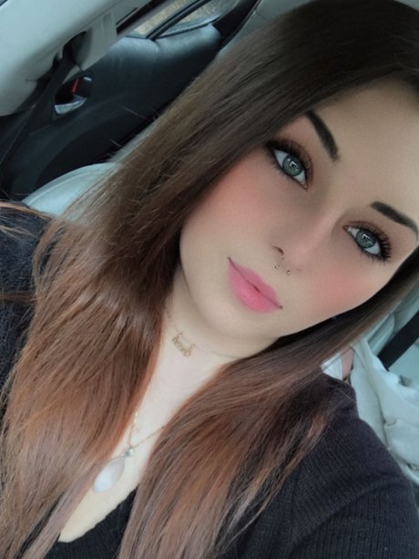 Babygirl xo model top pic