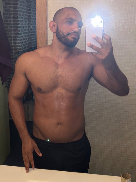 Morenohung model beautiful img