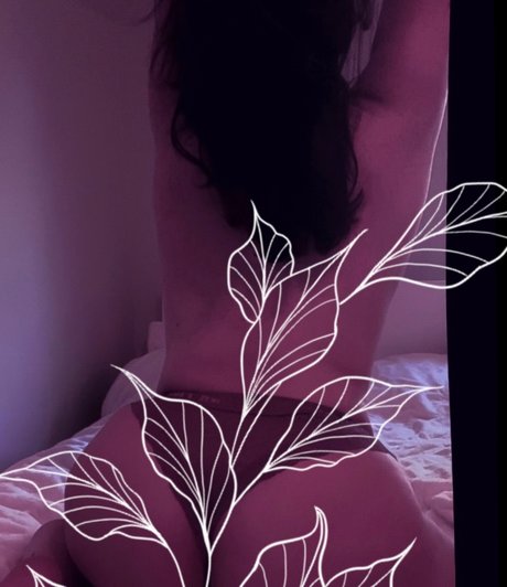 Nikki B nude pornstar img