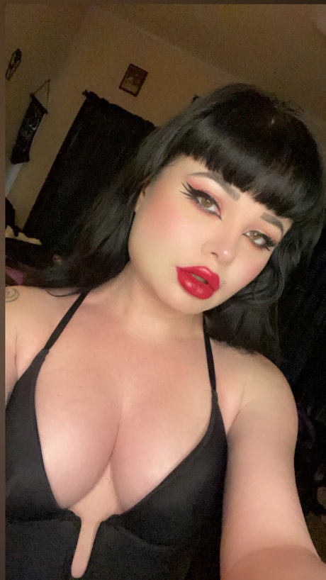 Monster Doll top actress picture