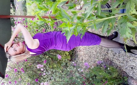 Holly s Nylons sexy model picture