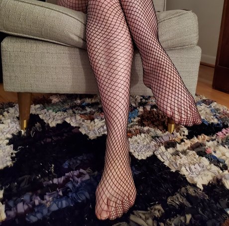 Monroeville feet and toes model best image