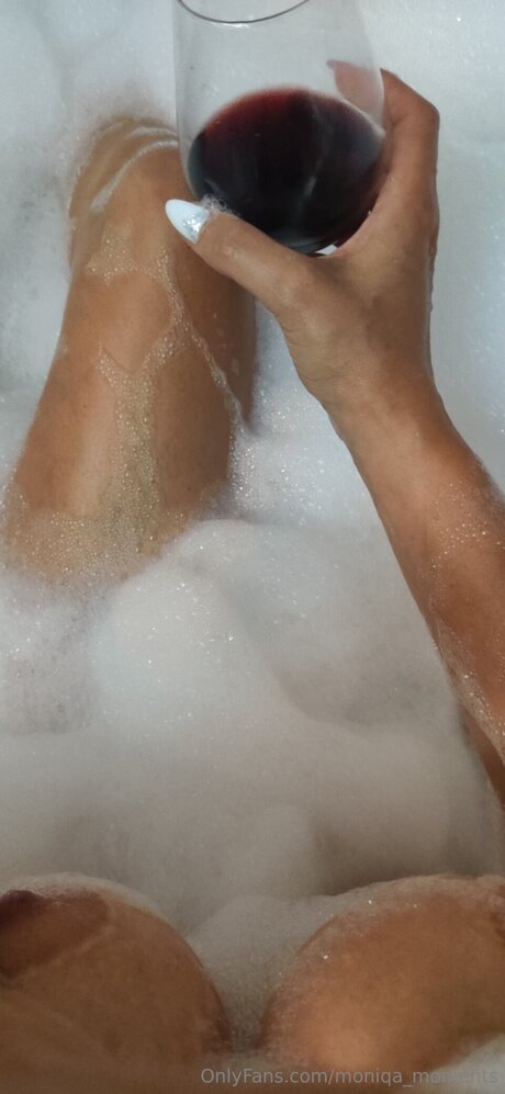 Moniqa erotic model photo