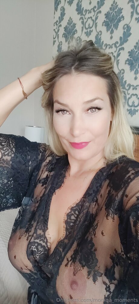 Moniqa star top photos