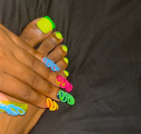 chocolate feet and toes_ nice model pics