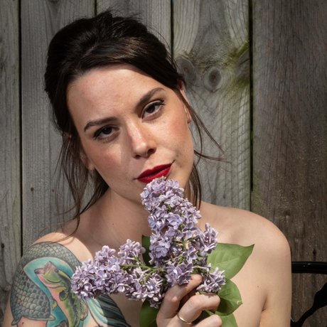 Molly West top model image