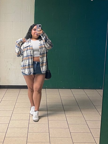 Molly Mami_ model nude photos