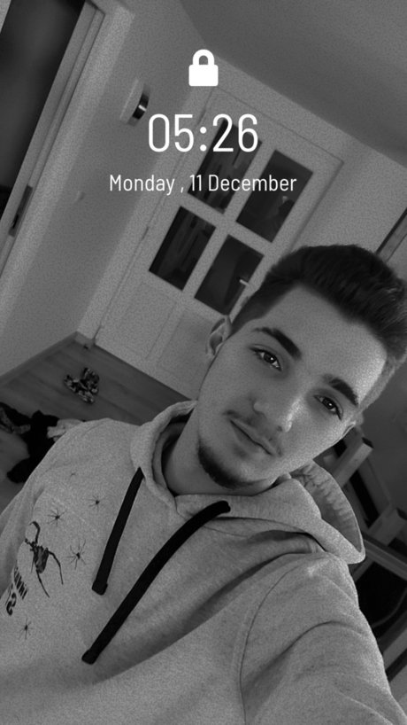 DazDazDaz Moldovan art actress pic