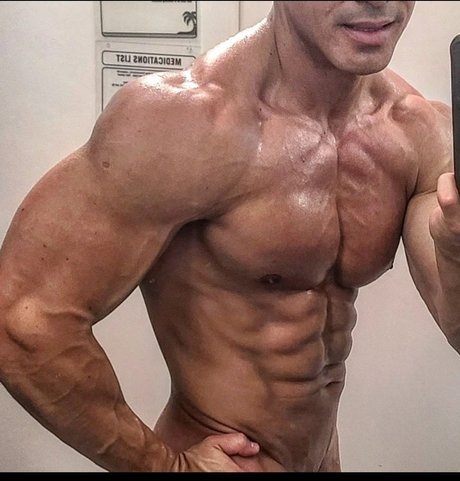 Hector the Hammer star sexy pics