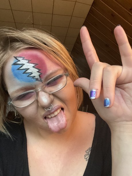 The Heirothot nudes model img