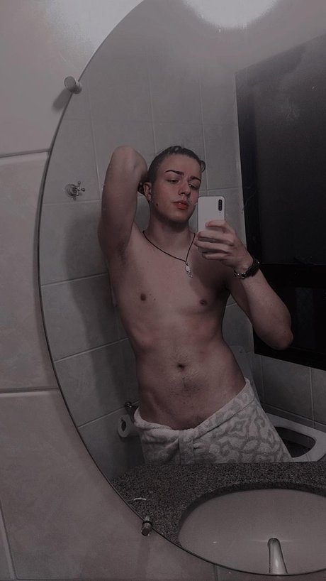 HotTourist model nude img