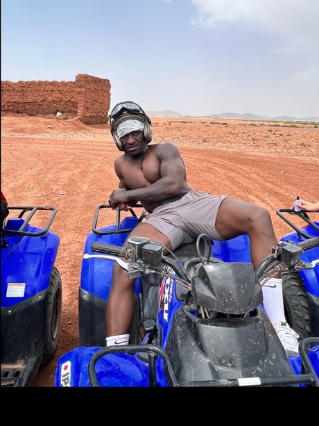 MR DARK CHOCOLATE_ star free pic