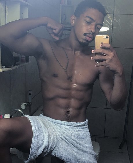 adrianobthencurt nice model image