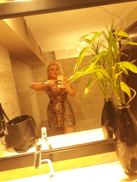 Jade Skrabe star pornographic image