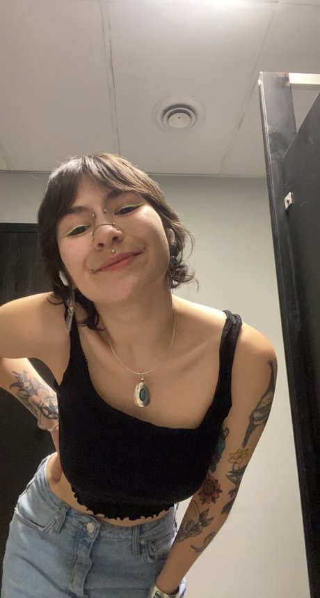 smol bean exclusive model pic