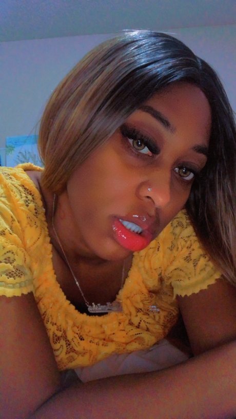 Her Only Obsession free model pictures