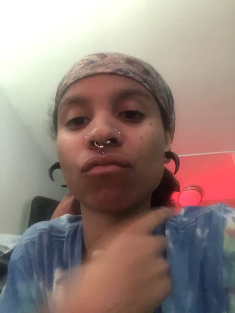 Ms Idris sexy model image