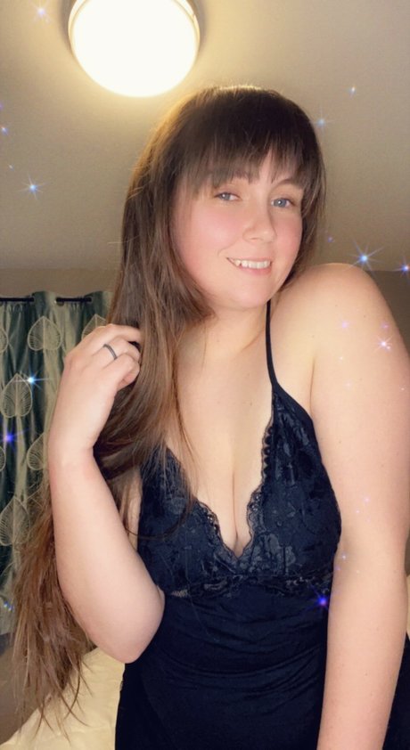 Ms HollyHawk pretty actress img