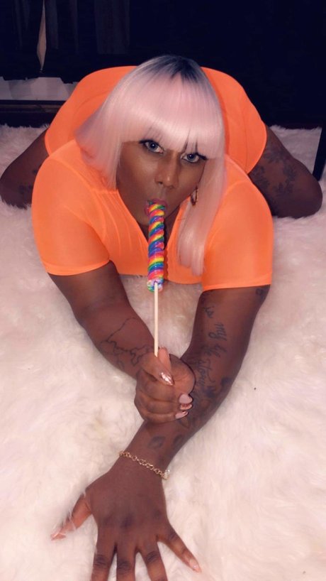 MS757WETASS exclusive model photo