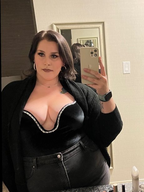 Laura Fox model top photo